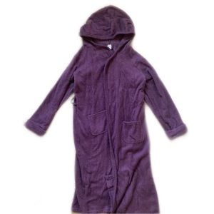One size purple fuzzy robe with pockets!